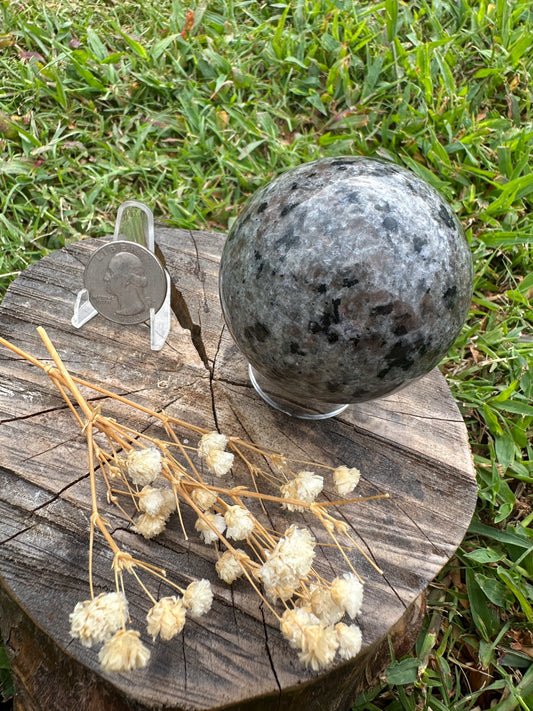 Yooperlite sphere, UV reactive yooperlite carving