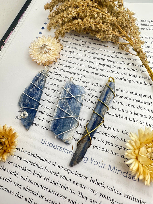 Blue kyanite necklace, Crystal jewelry, wire wrapped necklaces/pendants, gifts for her, handmade jewelry