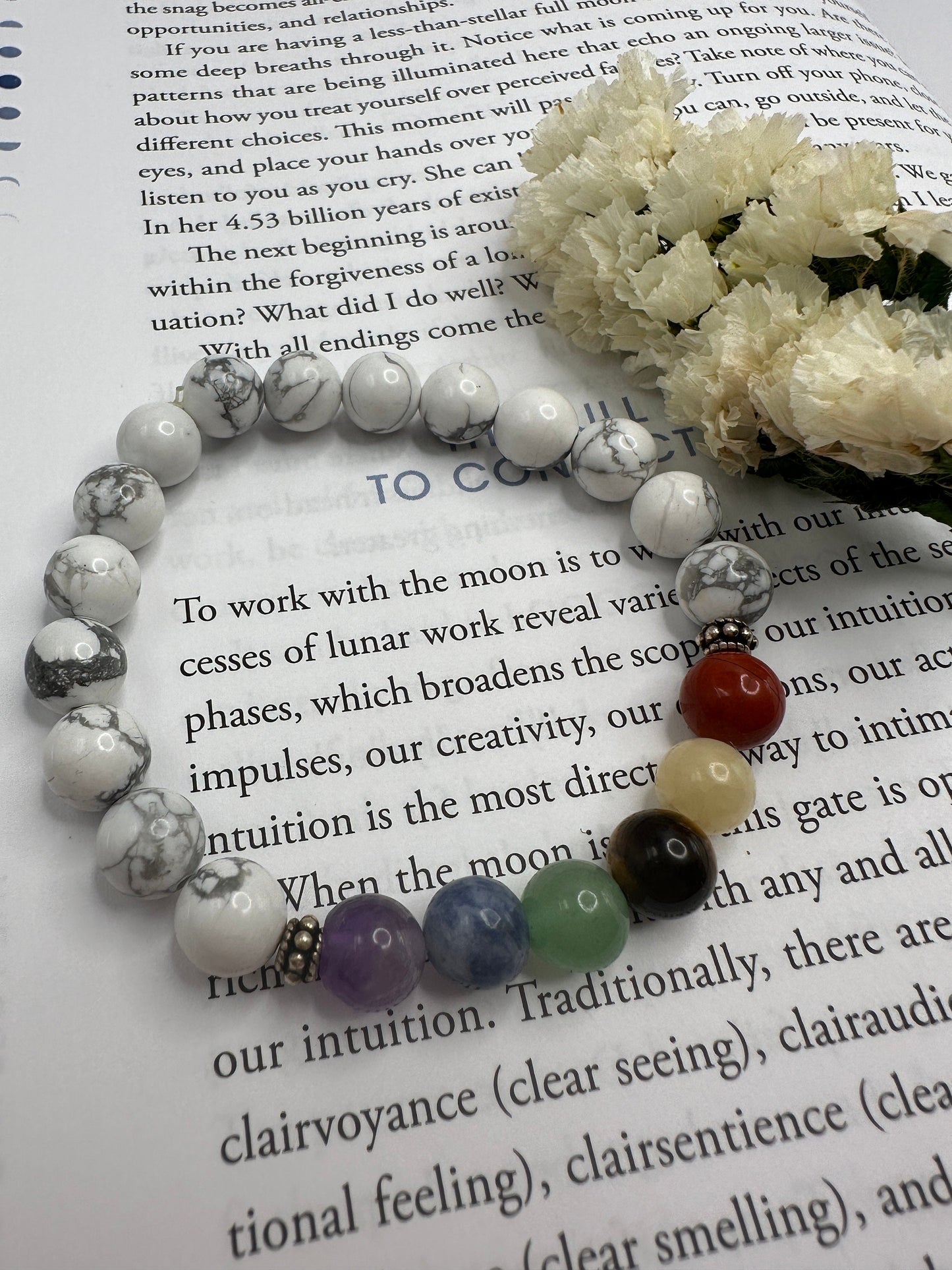 Howlite chakra bead crystal bracelet, howlite bracelet, chakra bracelet, rainbow crystal bracelet