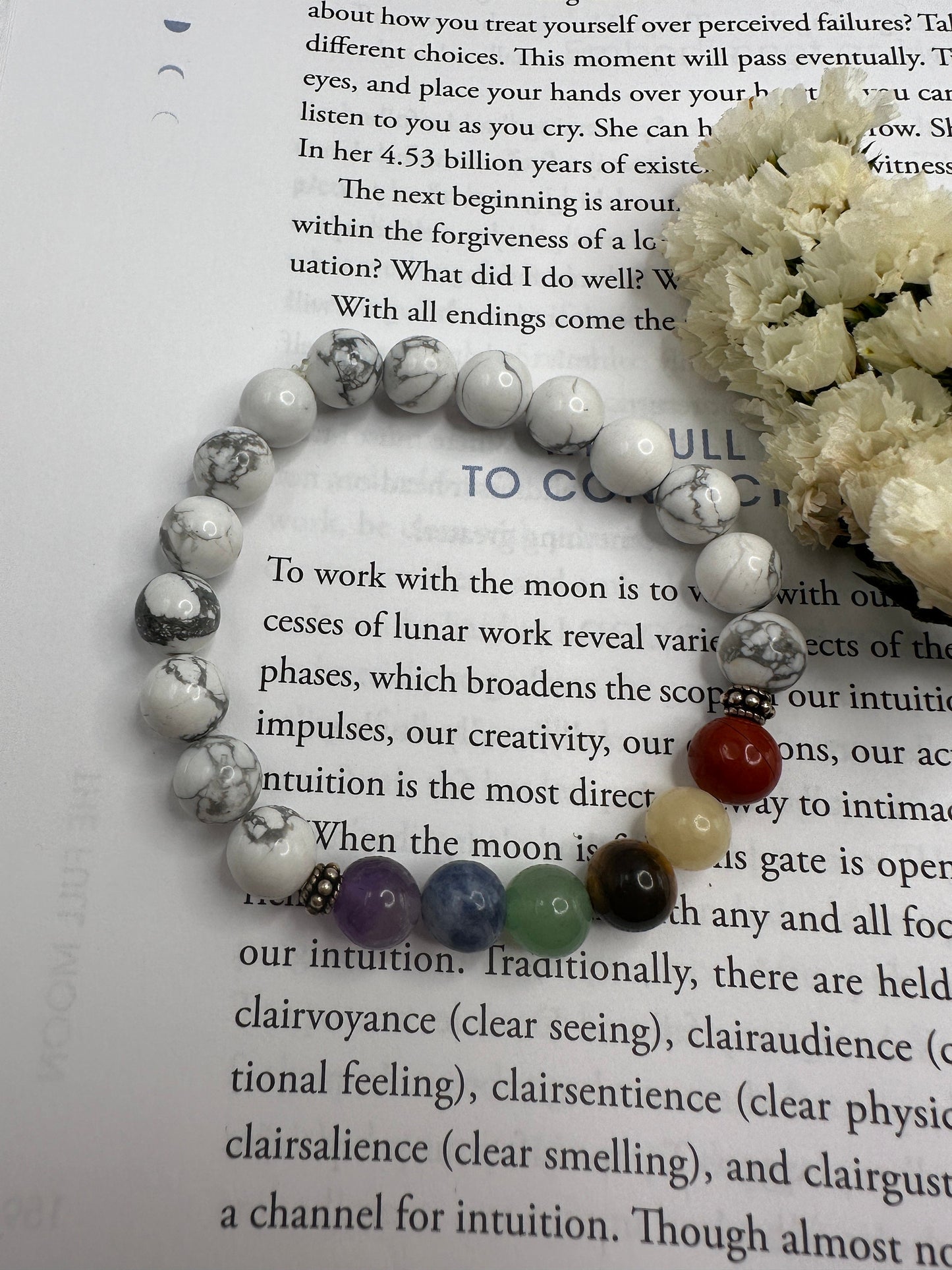 Howlite chakra bead crystal bracelet, howlite bracelet, chakra bracelet, rainbow crystal bracelet